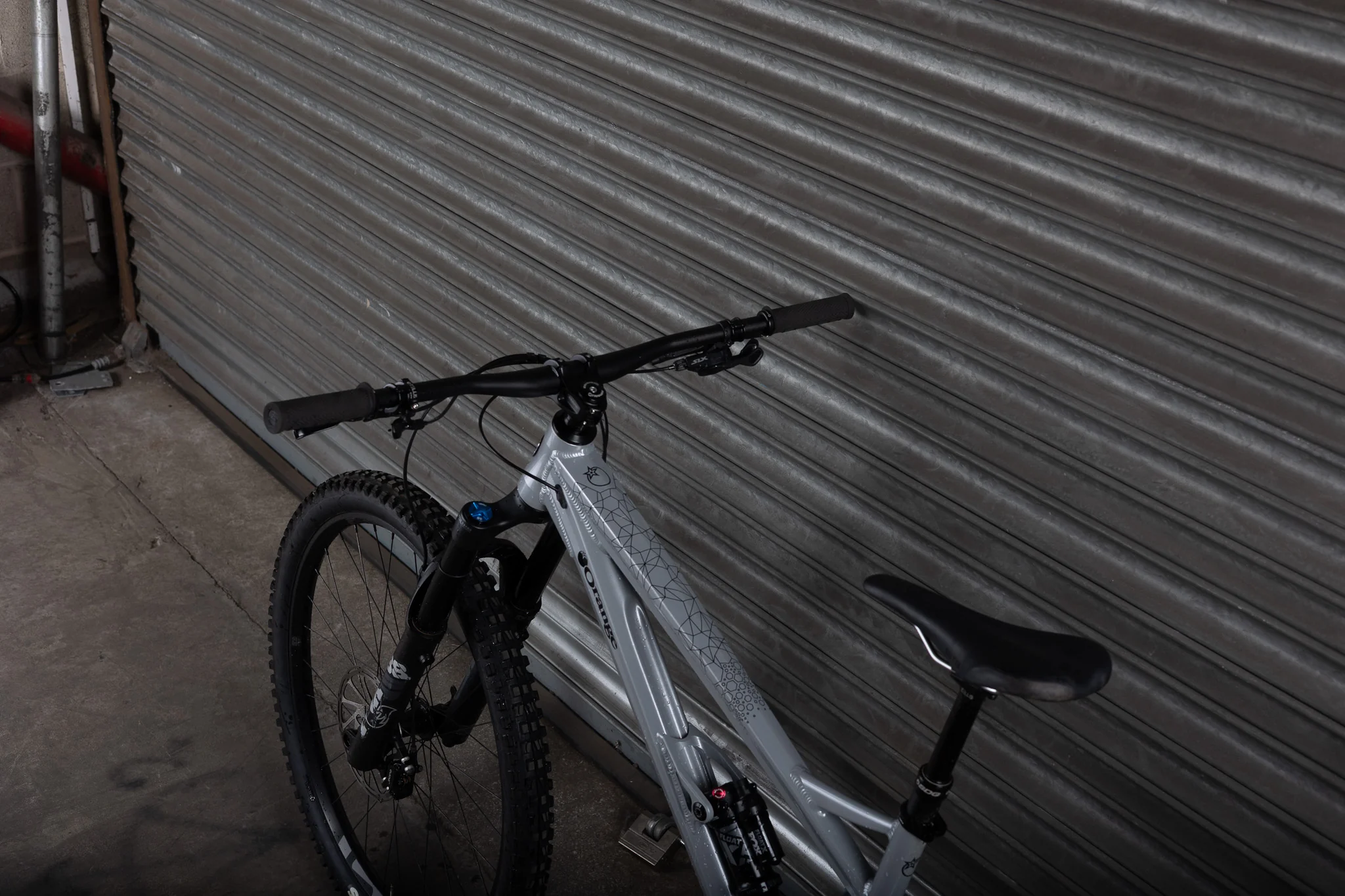 Ex-Demo 2025 Stage 7 Pro, Large, Silver Shadow - Image 12