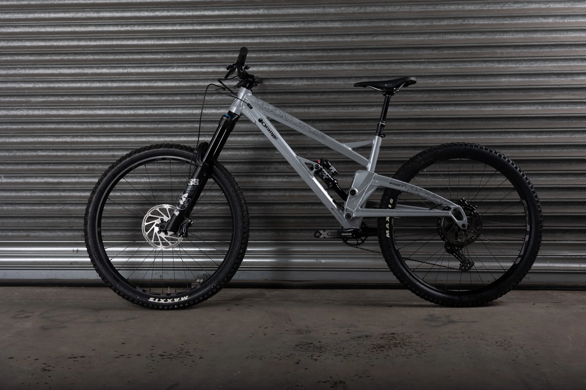 Ex-Demo 2025 Stage 7 Pro, Large, Silver Shadow - Image 7