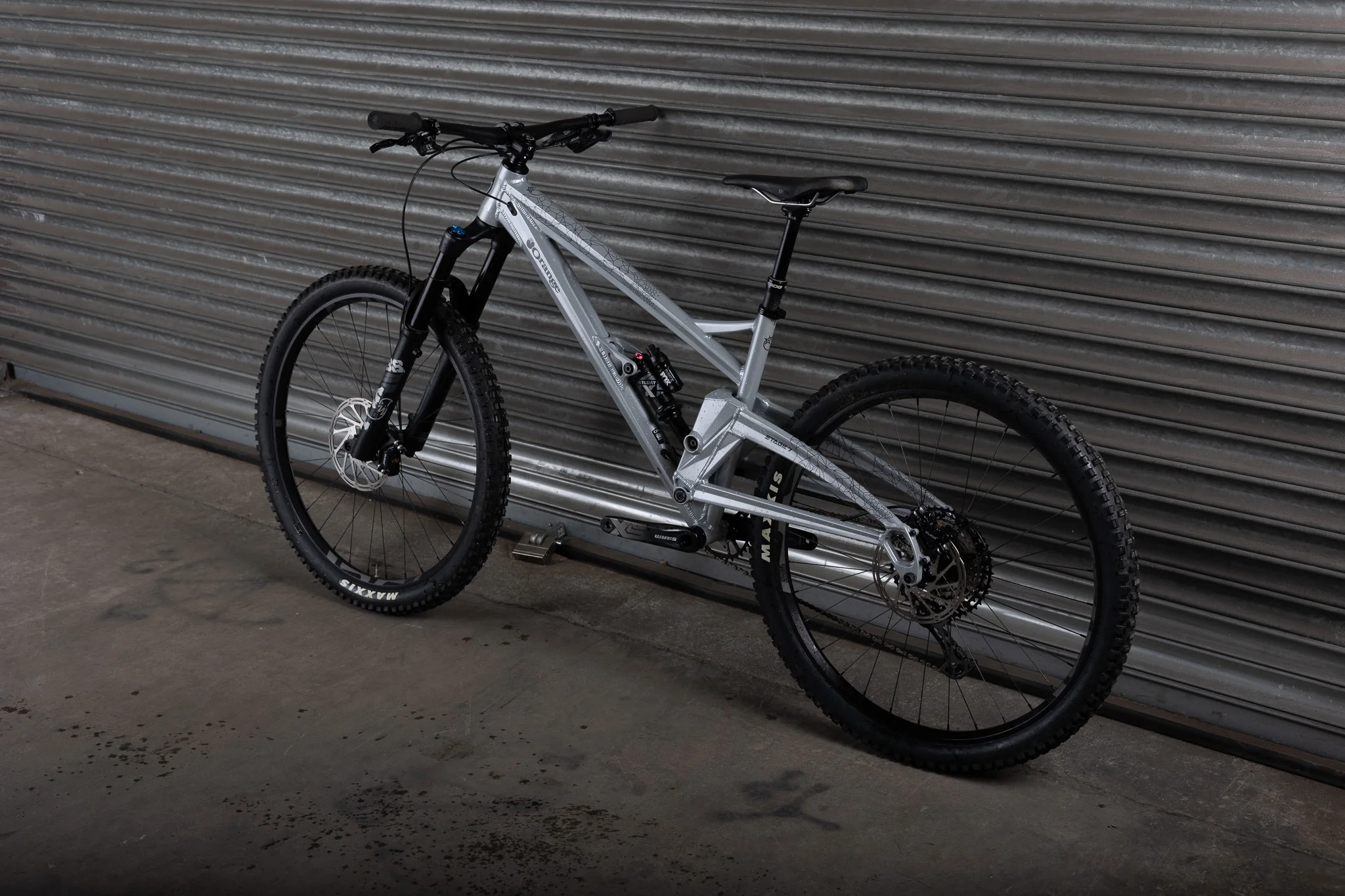 Ex-Demo 2025 Stage 7 Pro, Large, Silver Shadow - Image 8