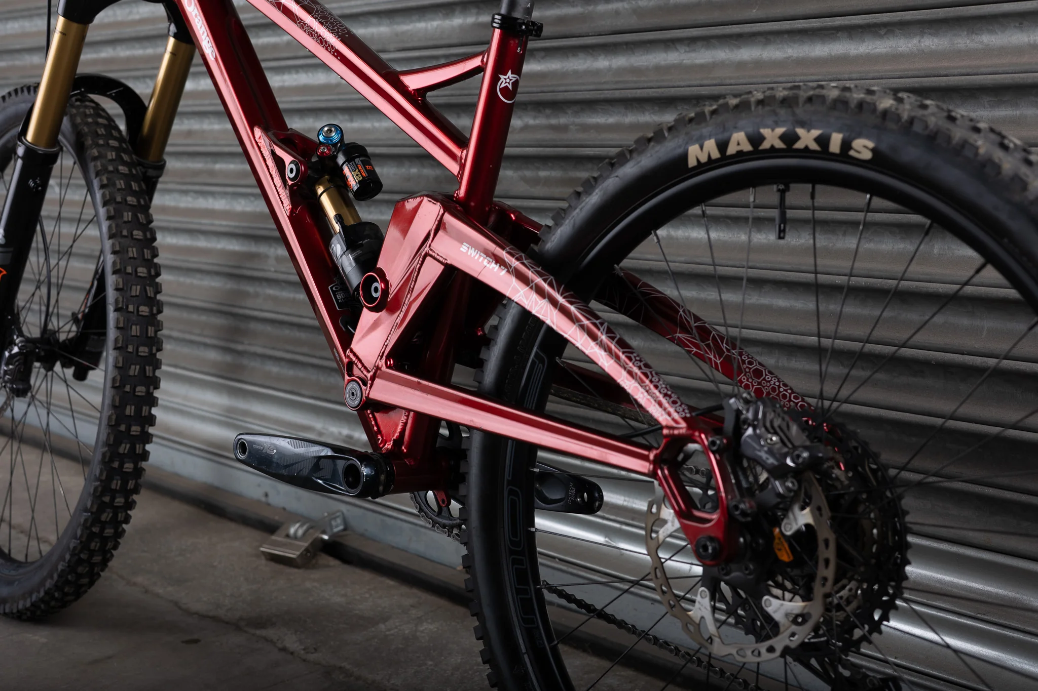 Ex-Demo 2025 Switch 7 Factory, Large, OxBlood Red - Image 11