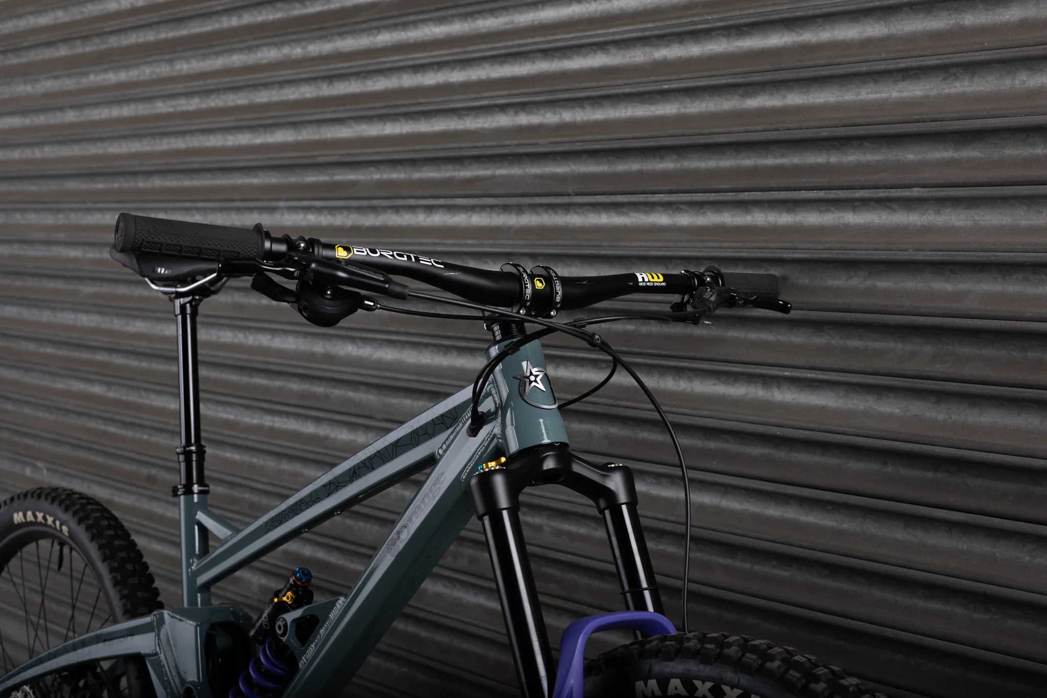 Ex-Demo 2025 Switch 7 SE, Medium, Earl Grey - Image 3