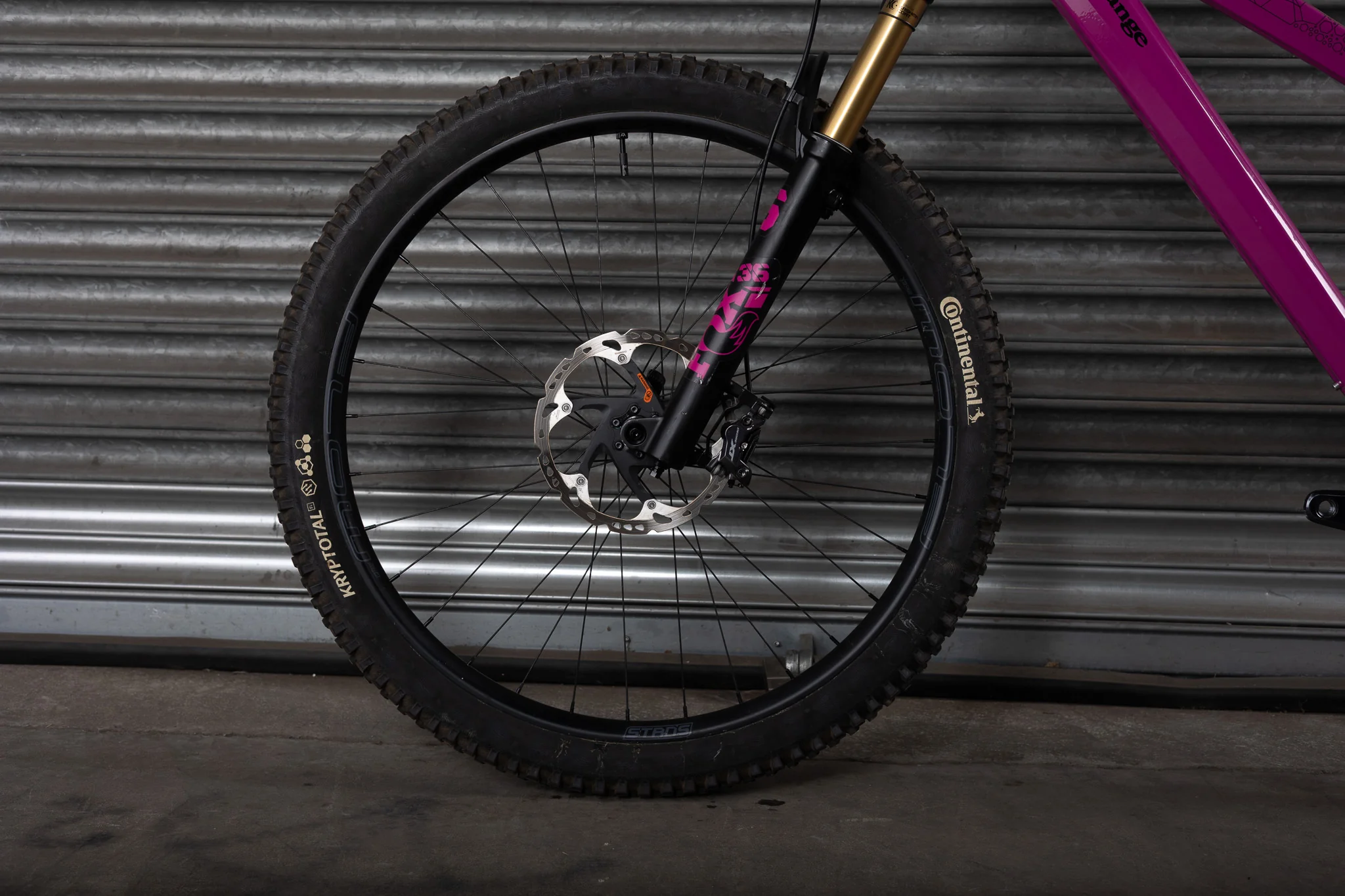 Ex-Demo 2025 Switch Hardtail Factory, Large, Fuchsia - Image 11