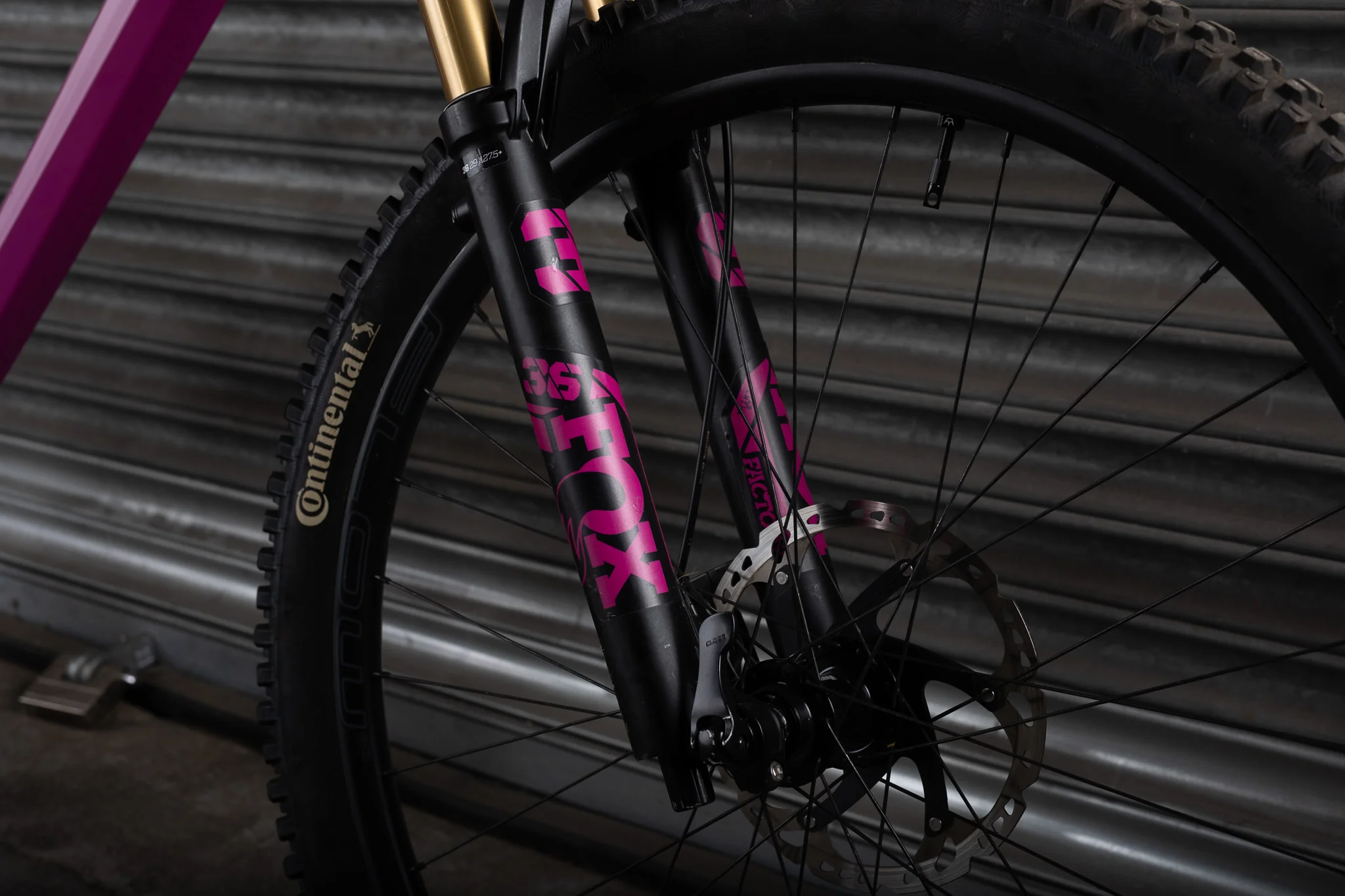 Ex-Demo 2025 Switch Hardtail Factory, Large, Fuchsia - Image 3