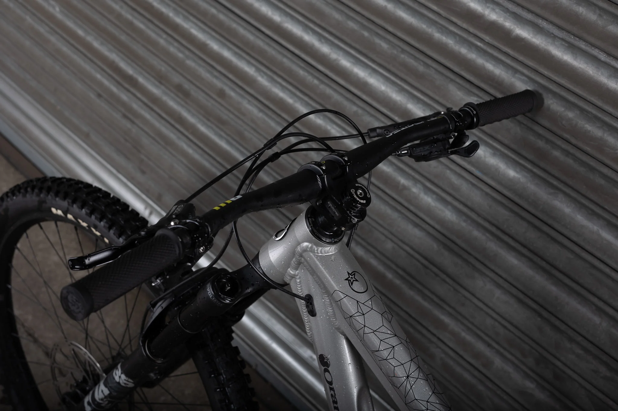 Ex-Demo 2025 Stage 6 Pro, Medium, Silver Treasure - Image 12