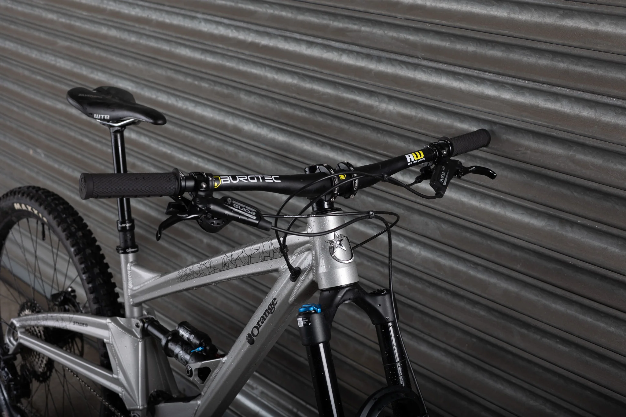 Ex-Demo 2025 Stage 6 Pro, Medium, Silver Treasure - Image 3