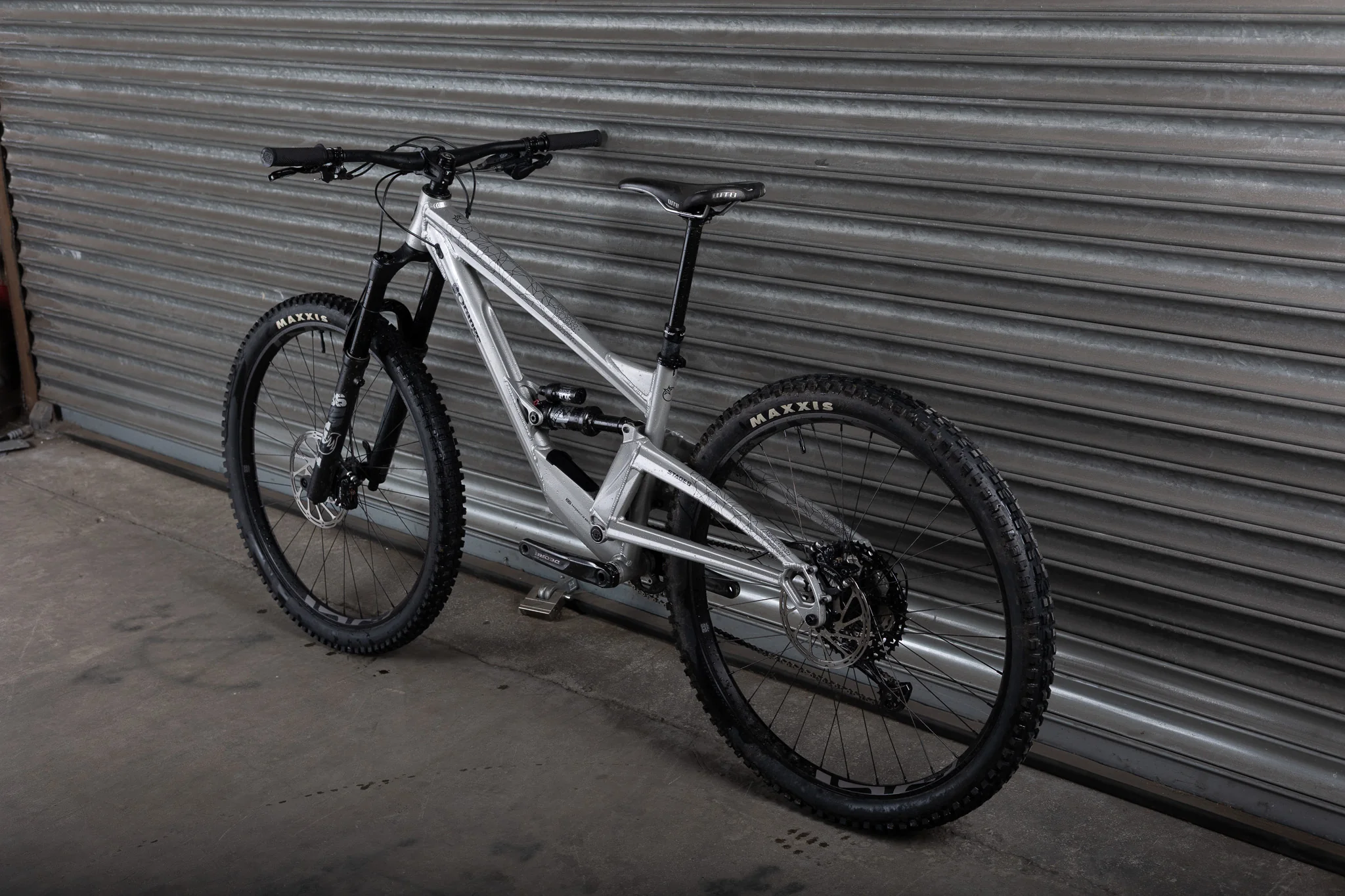 Ex-Demo 2025 Stage 6 Pro, Medium, Silver Treasure - Image 8