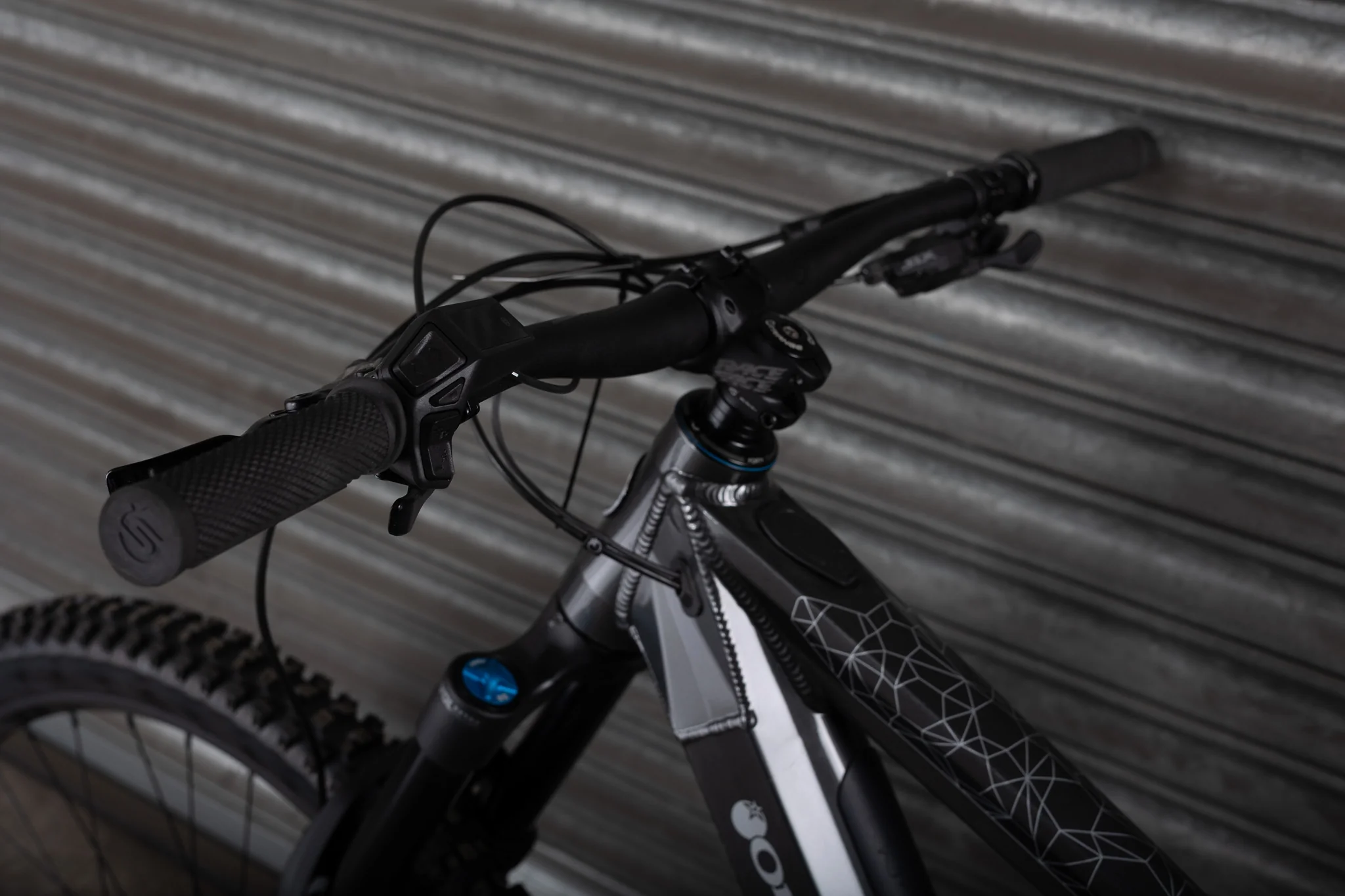 BRAND NEW! Phase Evo 29 Pro, Medium, Charcoal Grey - Image 17