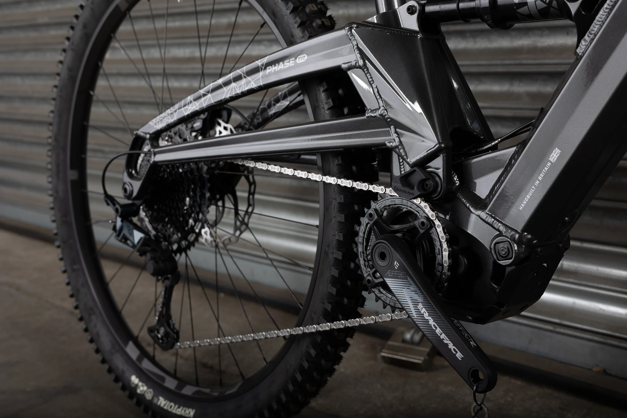 BRAND NEW! Phase Evo 29 Pro, Medium, Charcoal Grey - Image 4