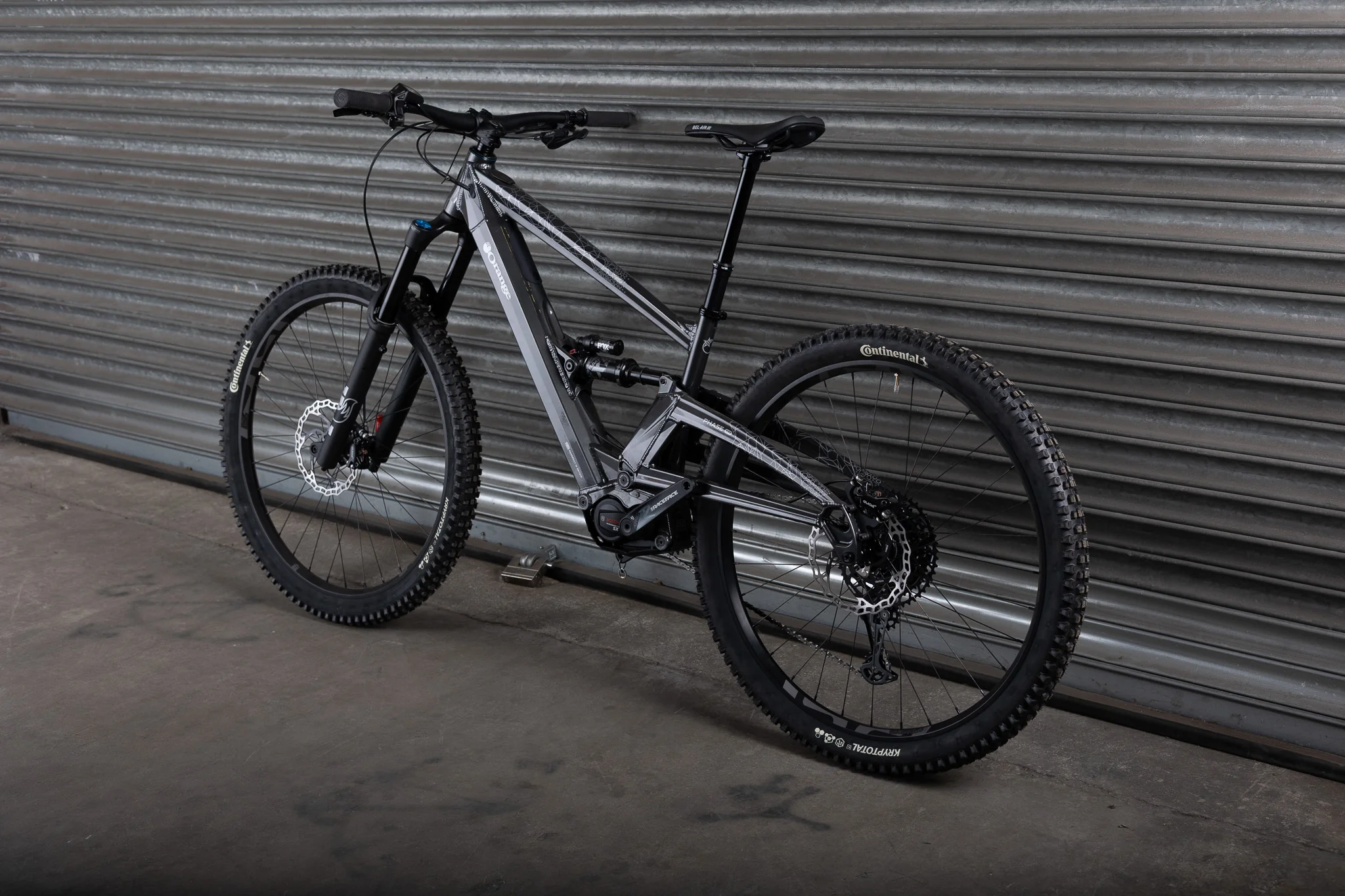 BRAND NEW! Phase Evo 29 Pro, Medium, Charcoal Grey - Image 9